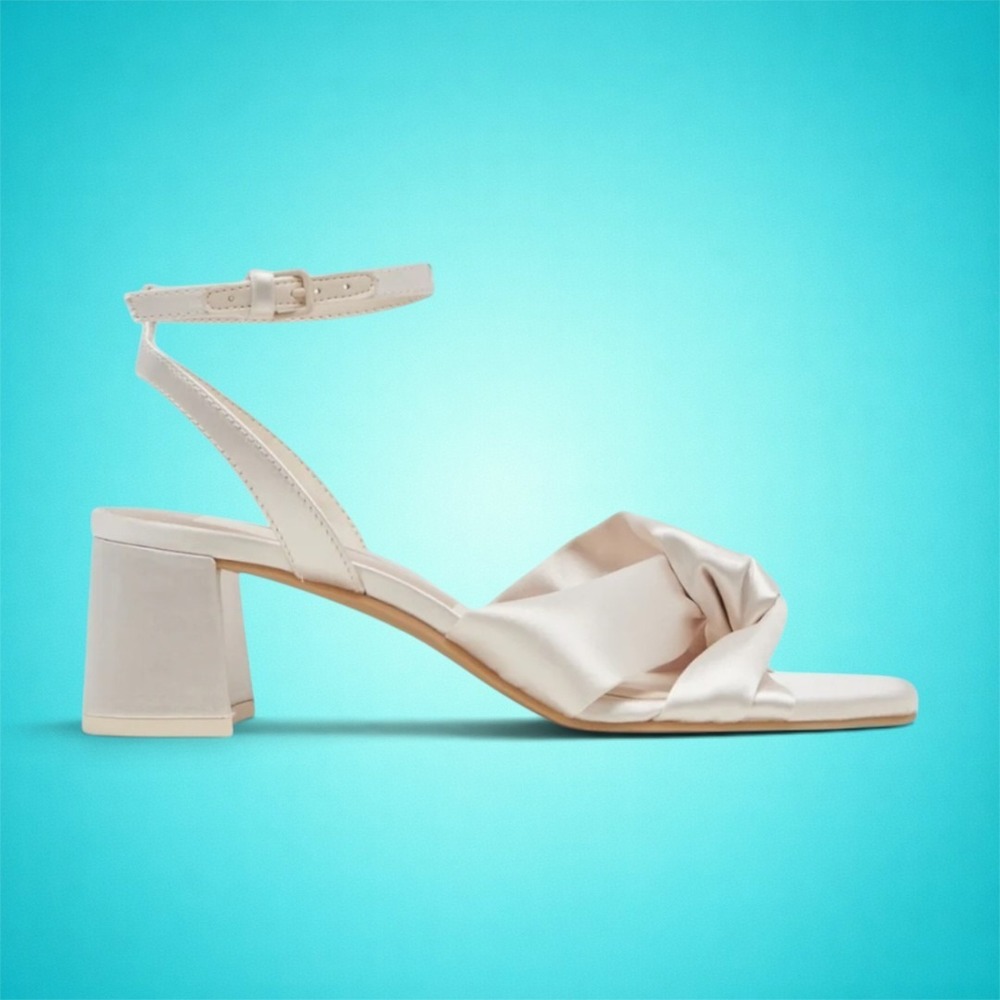 New Women's Stunning Dolce Vita Satin Brenna Ivory Heels, size 7.5